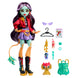 Vue rapprochée sur le visage détaillé et maquillage de la poupée Monster High Jinafire Long