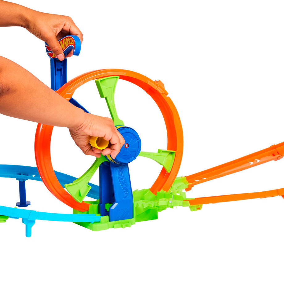 Voiture Hot Wheels métal à l’échelle 1:64 prête à être lancée sur le circuit Rapid Launch & Loop de MATTEL.