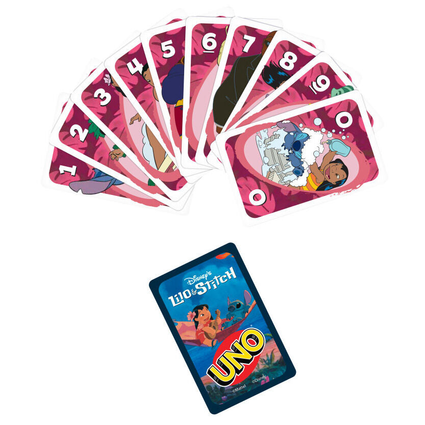 Enfants jouant au jeu de cartes UNO Lilo & Stitch, souriants autour d'une table