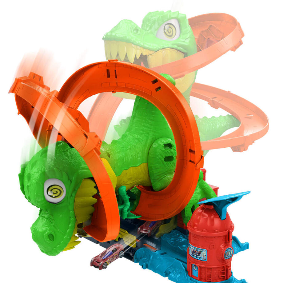 Enfant jouant avec le set Hot Wheels City T-Rex Blaze Battle, illustrant l'interaction et le fun du jeu