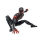 Profil gauche de la figurine articulée Spider-Man Miles Morales montrant les détails du costume