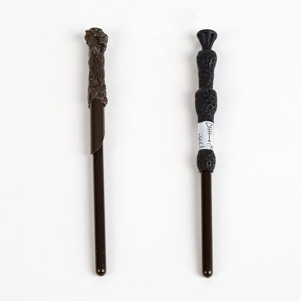 Stylo Harry Potter en plastique ABS montrant les détails du manche et logo