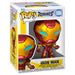 Vue rapprochée de la figurine Funko POP Iron Man Marvel Rivals montrant les détails du casque et de l'armure