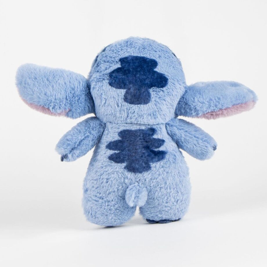 Gros plan sur la texture douce en polyester du sac peluche Stitch Disney CERDÁ