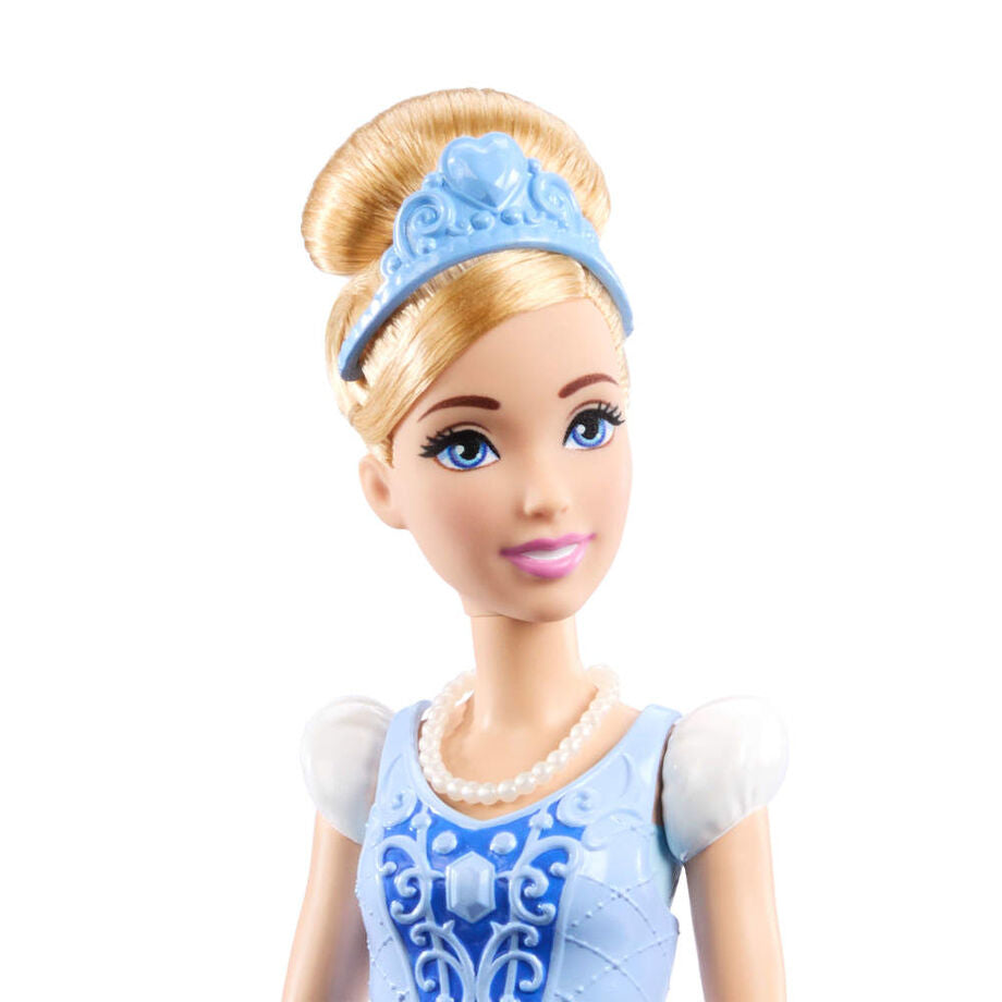 Poupée Cendrillon avec ses deux jupes et corsages présentés séparément sur fond clair
