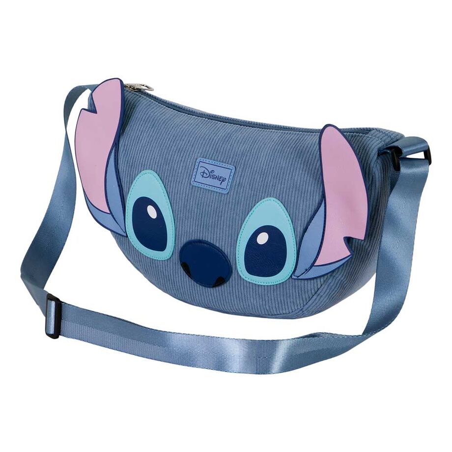 Image du sac Stitch Roy porté en bandoulière par une personne en extérieur