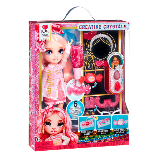 Poupée Rainbow High Bella avec robe colorée et accessoires cristal sur fond blanc