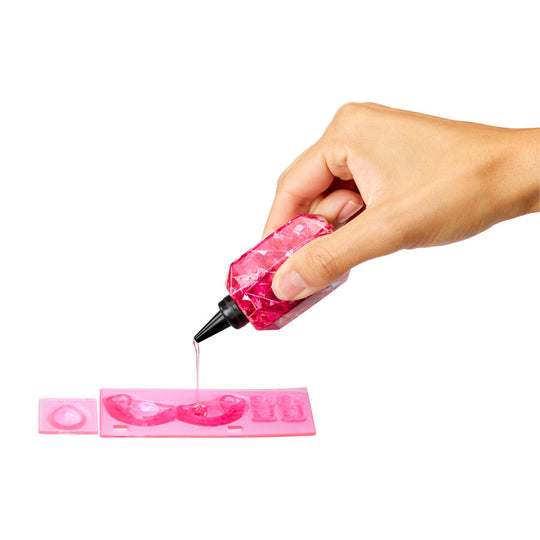 Lunettes de soleil en cristal faites maison sur la poupée Bella