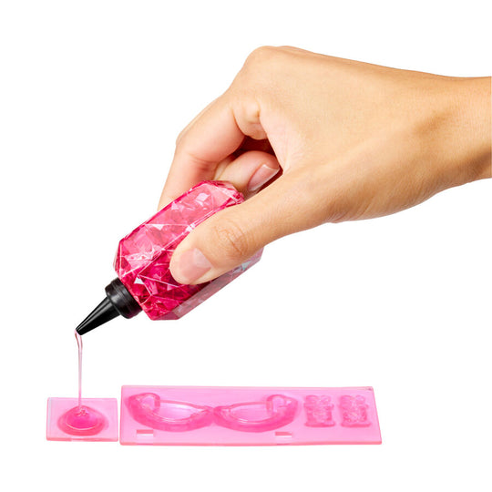 Accessoires cristal brillants exposés après séchage au soleil