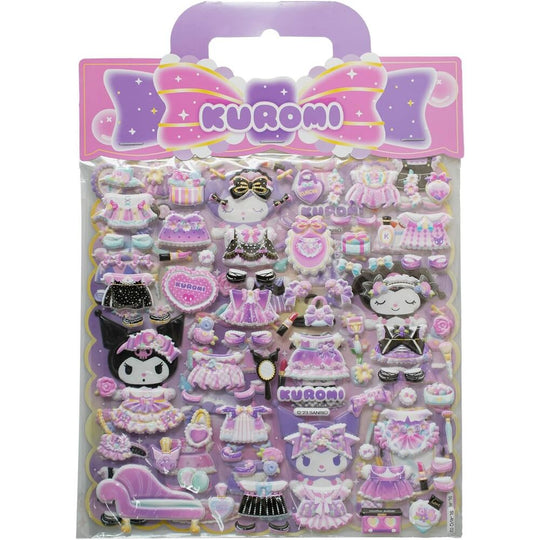 Plan rapproché d'un sticker embossé Hello Kitty coloré sur fond blanc, format 10x21cm