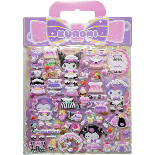 Vue détaillée d'un sticker embossé Kuromi avec texture en relief et couleurs vives COMANSI