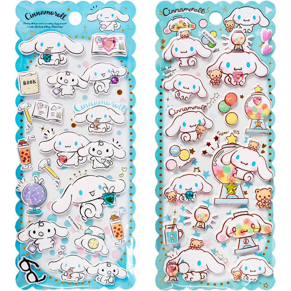Application des stickers Hello Kitty embossés sur un carnet, illustrant leur adhérence et finition 3D