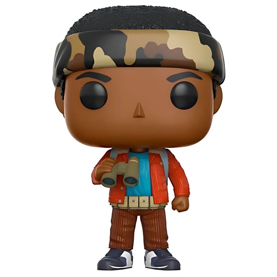 Figurine Funko POP de Lucas de Stranger Things tenant des jumelles devant un fond blanc