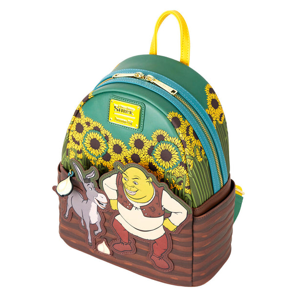 Gros plan sur le cuir vegan embossé et imprimé du sac à dos Shrek Spring Vibes