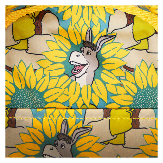 Sac à dos Loungefly Shrek Spring Vibes porté, montrant son style unique et tendance