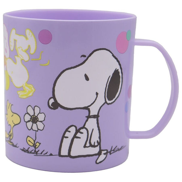 Mug en plastique de 340ml avec illustration de Snoopy, compatible micro-ondes, de la marque CYP BRANDS.