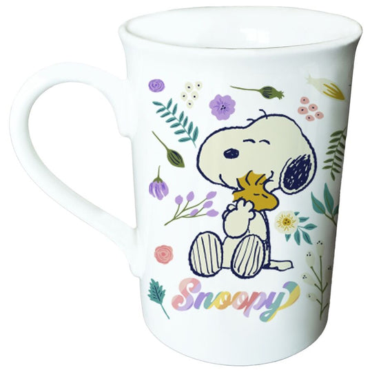 Mug en céramique de 330ml avec design Snoopy, vue de face sur fond blanc