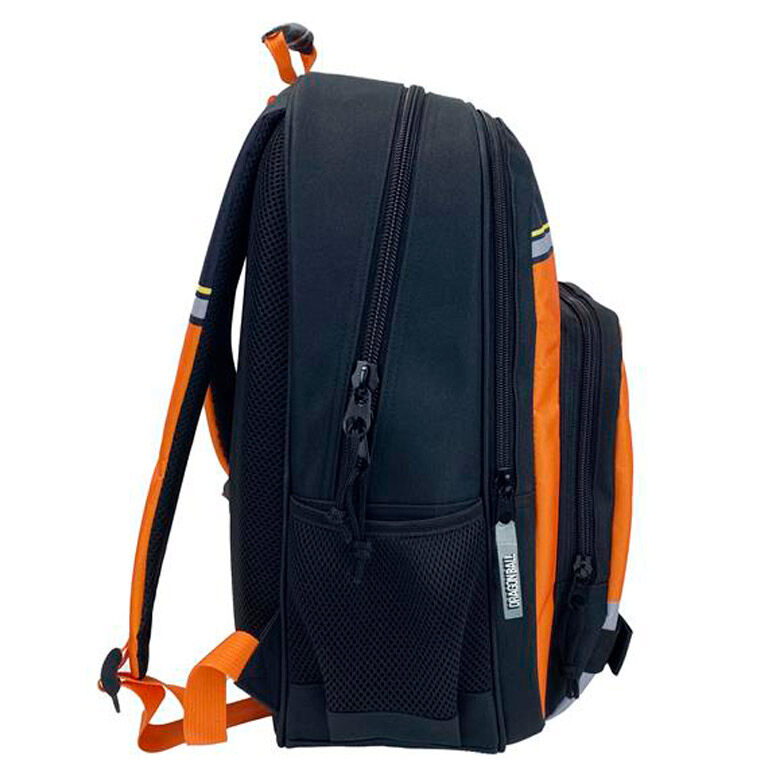 Vue rapprochée des bretelles ajustables et rembourrées du sac à dos Dragon Ball pour un confort optimal