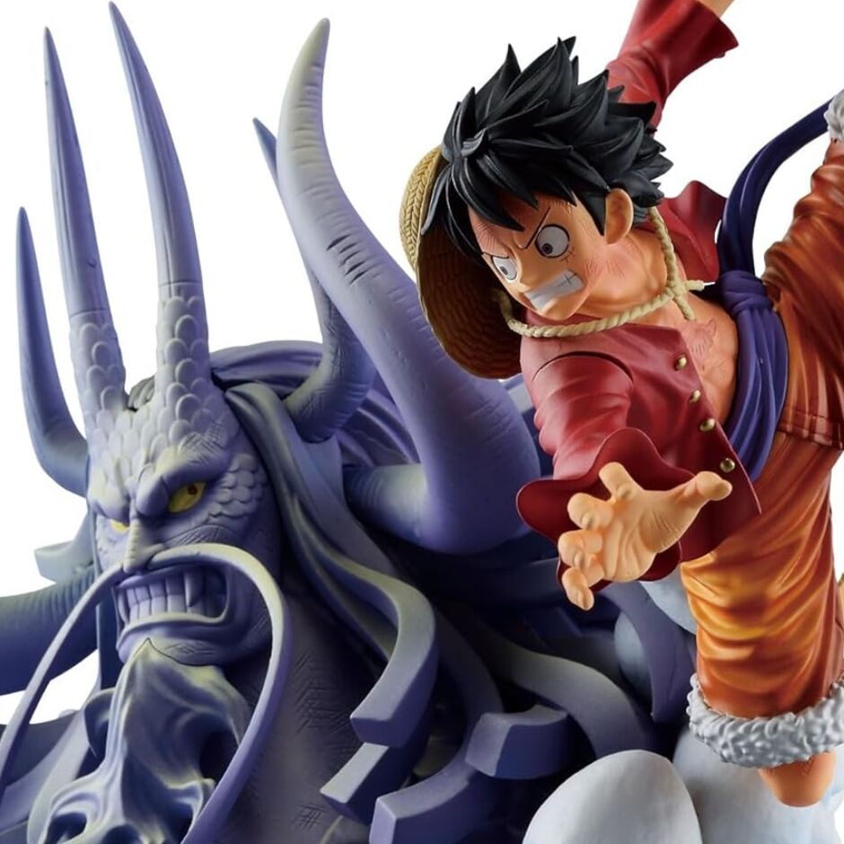 Vue latérale de la figurine Monkey D. Luffy Dioramatic BANPRESTO, mettant en valeur la posture dynamique