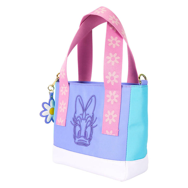 Zoom sur le détail des coutures et la texture du sac Loungefly Disney Daisy