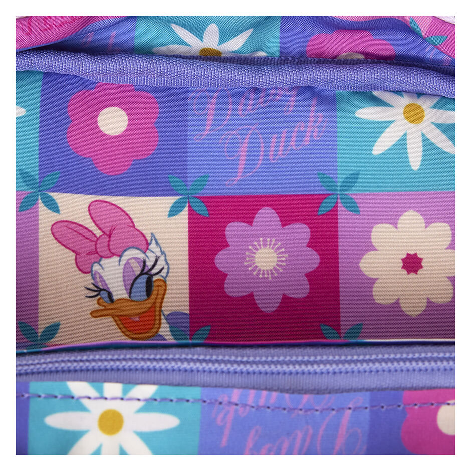 Image du sac Loungefly Disney Daisy posé sur une surface blanche mettant en valeur ses couleurs vives