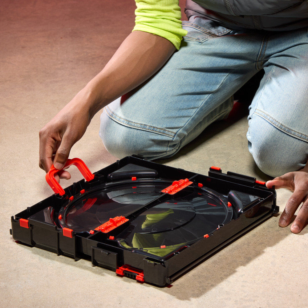Arène Beyblade X en utilisation pendant un duel intense