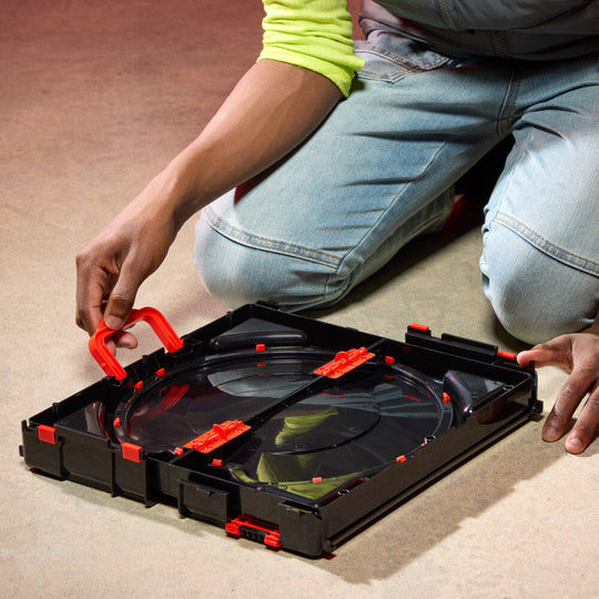 Arène Beyblade X en utilisation pendant un duel intense