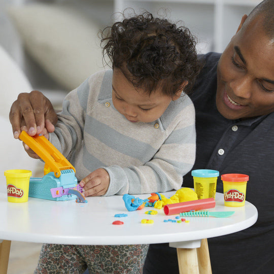 Accessoires de jeu Play-Doh Fun Factory prêts à être utilisés par les enfants