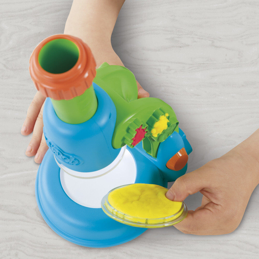 Image montrant les différentes couleurs de pâte à modeler fournies dans le kit