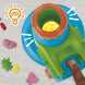 Microscope Play-Doh posé sur la nappe à thème nature, prêt à l'emploi