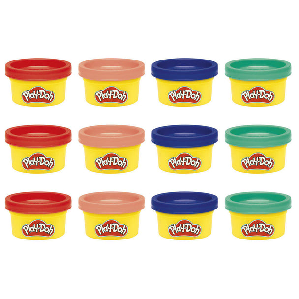 Enfant jouant avec un mini pot Play-Doh jaune, créant une forme avec la pâte