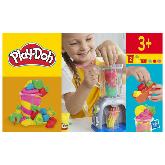Pâte Play-Doh colorée étalée à côté du mixeur sur une surface de jeu