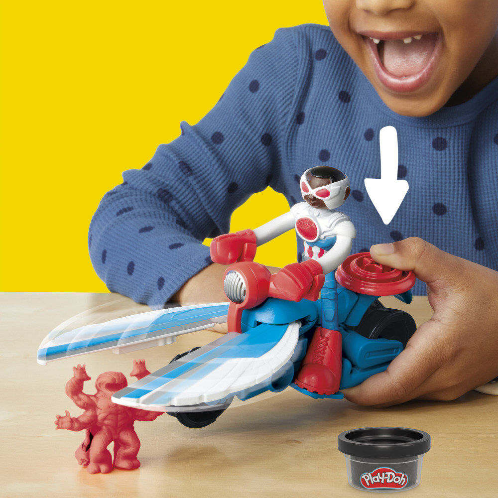 Les ailes fixées sur la figurine pour un effet super-héros dynamique et réaliste