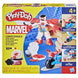 Enfant jouant avec la moto Play-Doh Captain America et créant des formes en pâte
