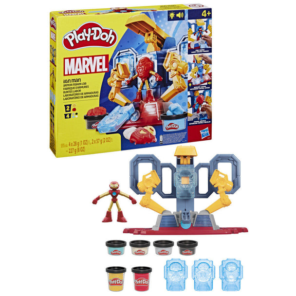 Figurine Iron Man sans armure posée sur le plateau de jeu