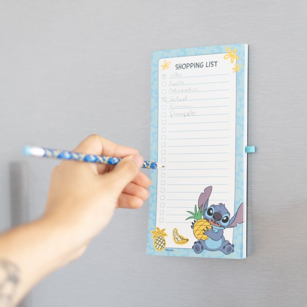 Présentation du bloc-notes Stitch ouvert montrant plusieurs feuilles détachables