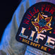 Patch Stranger Things 3 fixé sur une veste en jean pour un style unique