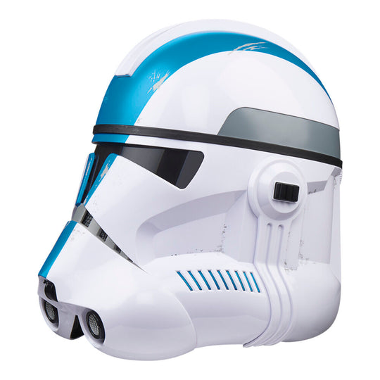Casque électronique porté par un enfant en costume Star Wars Clone Trooper