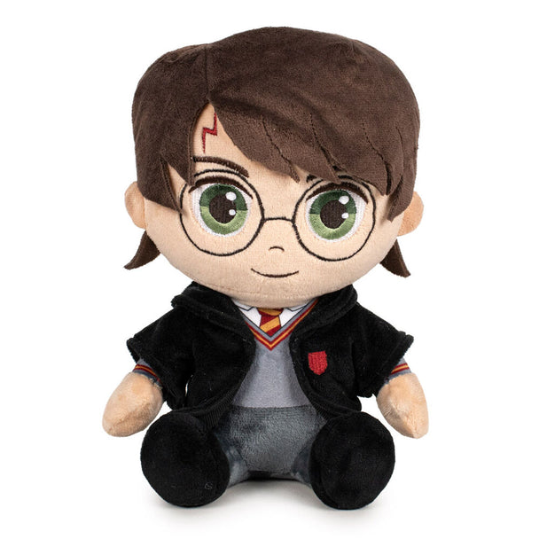 Peluche Harry Potter de 25 cm signée PLAY BY PLAY, représentant le célèbre sorcier avec ses lunettes rondes et sa tenue emblématique.