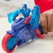 Enfant jouant avec la figurine Captain America et le lanceur bouclier Marvel Avengers
