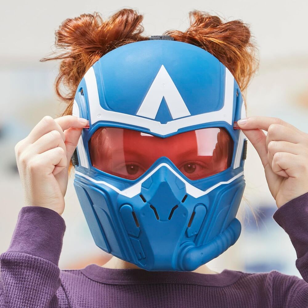 Masque Captain America porté par un enfant, illustrant le confort de la bande élastique