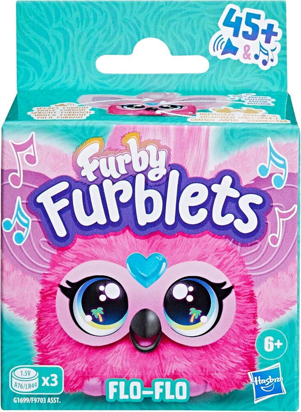 Vue rapprochée du Furblet Flo-Flo Mini Furby montrant son bec et la gemme en forme de cœur pour activer les sons et la musique.