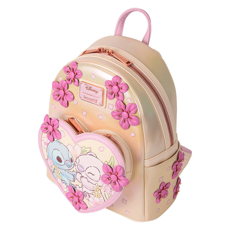 Détail des finitions métalliques dorées sur le sac à dos Disney Stitch Loungefly