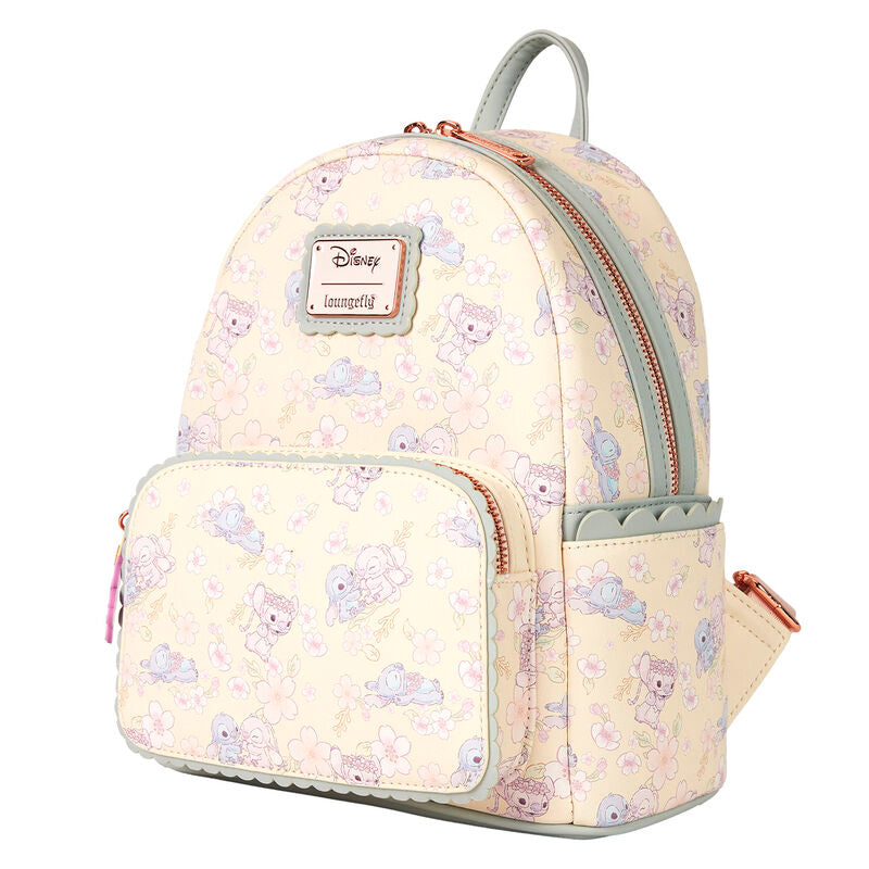 Gros plan sur les bandoulières rembourrées et réglables du sac à dos Loungefly Stitch