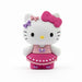 Image montrant l’échelle de la figurine Hello Kitty à côté d’un objet courant