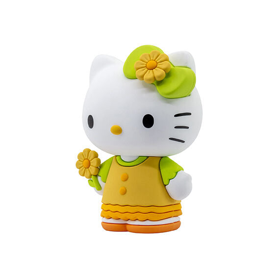Hello Kitty surprise en PVC, vue de côté avec accessoires colorés