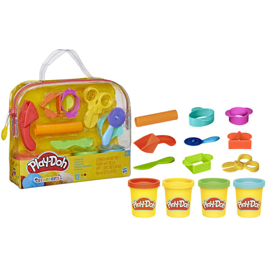 Enfant utilisant les accessoires du Play-Doh Starter Set pour découper la pâte à modeler