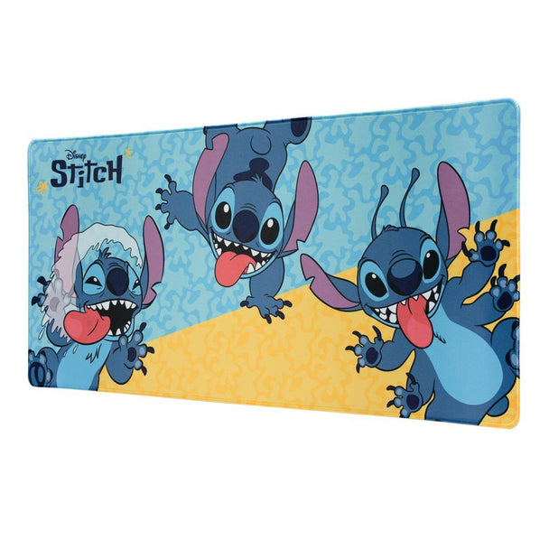 Vue rapprochée du tapis gaming Disney Stitch montrant la surface textile imperméable et le design coloré