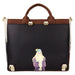 Sac Loungefly Harry Potter Spring porté par un mannequin dans un décor printanier