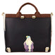 Sac Loungefly Harry Potter Spring porté par un mannequin dans un décor printanier